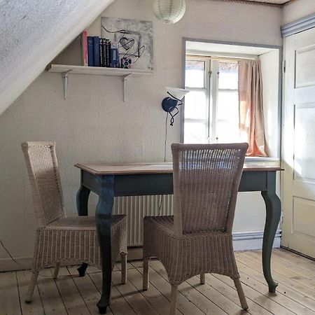 Gemuetliches Reetdachhaus Mit Kaminofen Vandrarhem Ribe Exteriör bild