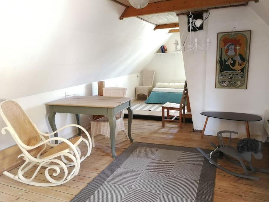 Gemuetliches Reetdachhaus Mit Kaminofen Vandrarhem Ribe Exteriör bild