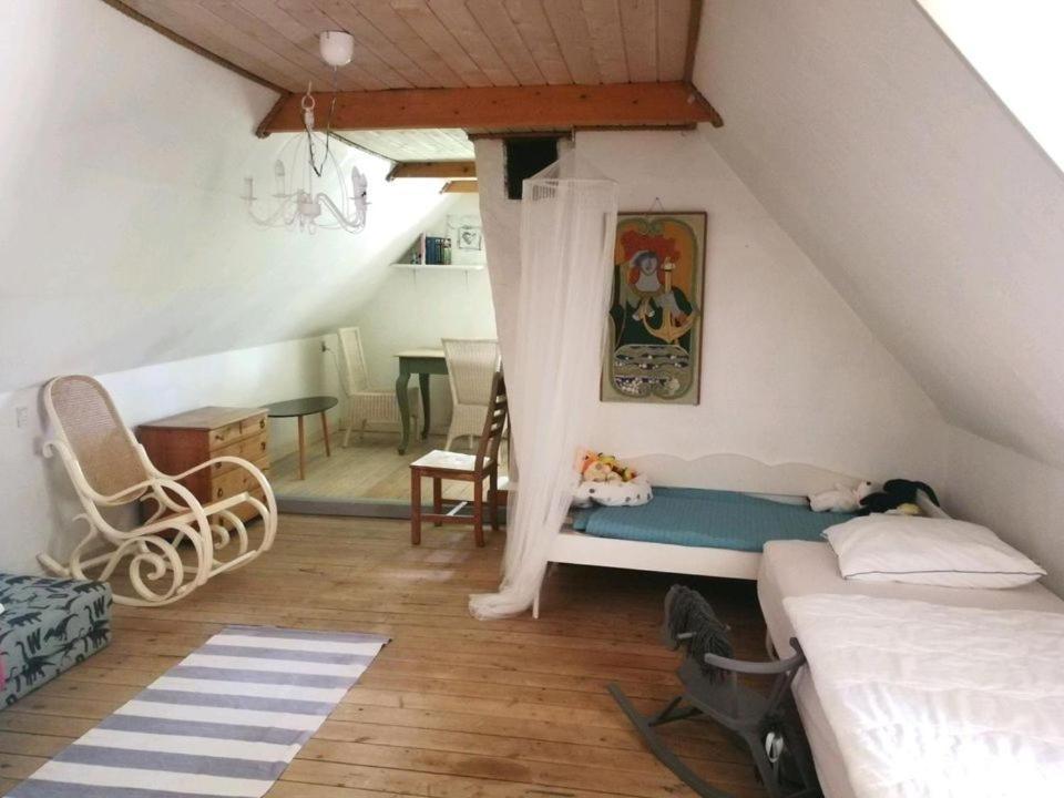 Gemuetliches Reetdachhaus Mit Kaminofen Vandrarhem Ribe Exteriör bild