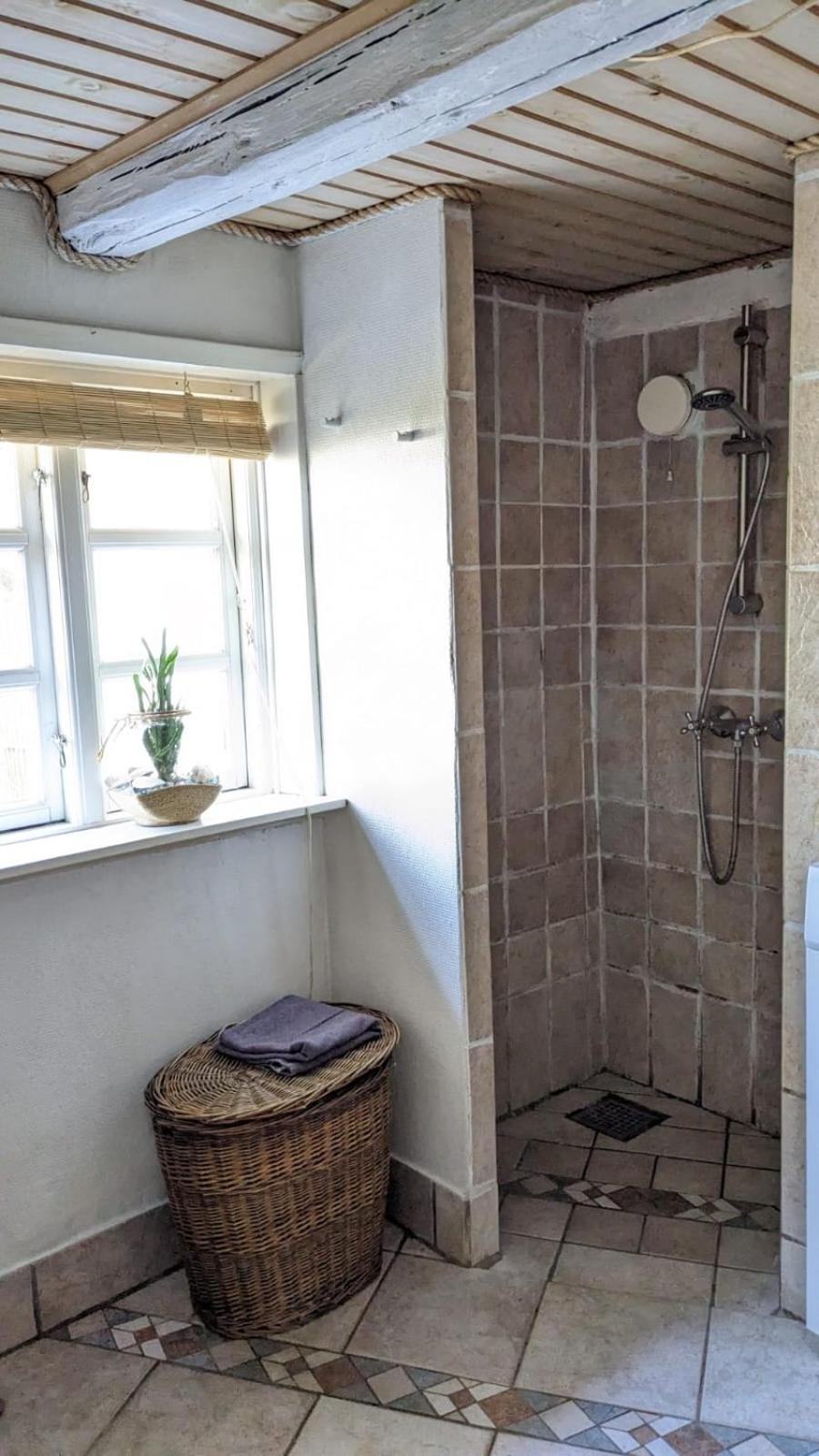 Gemuetliches Reetdachhaus Mit Kaminofen Vandrarhem Ribe Exteriör bild